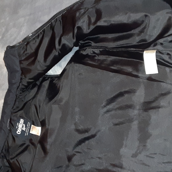 OSHKOSH Gray and Black Boys Vest. - Picture 6 of 9